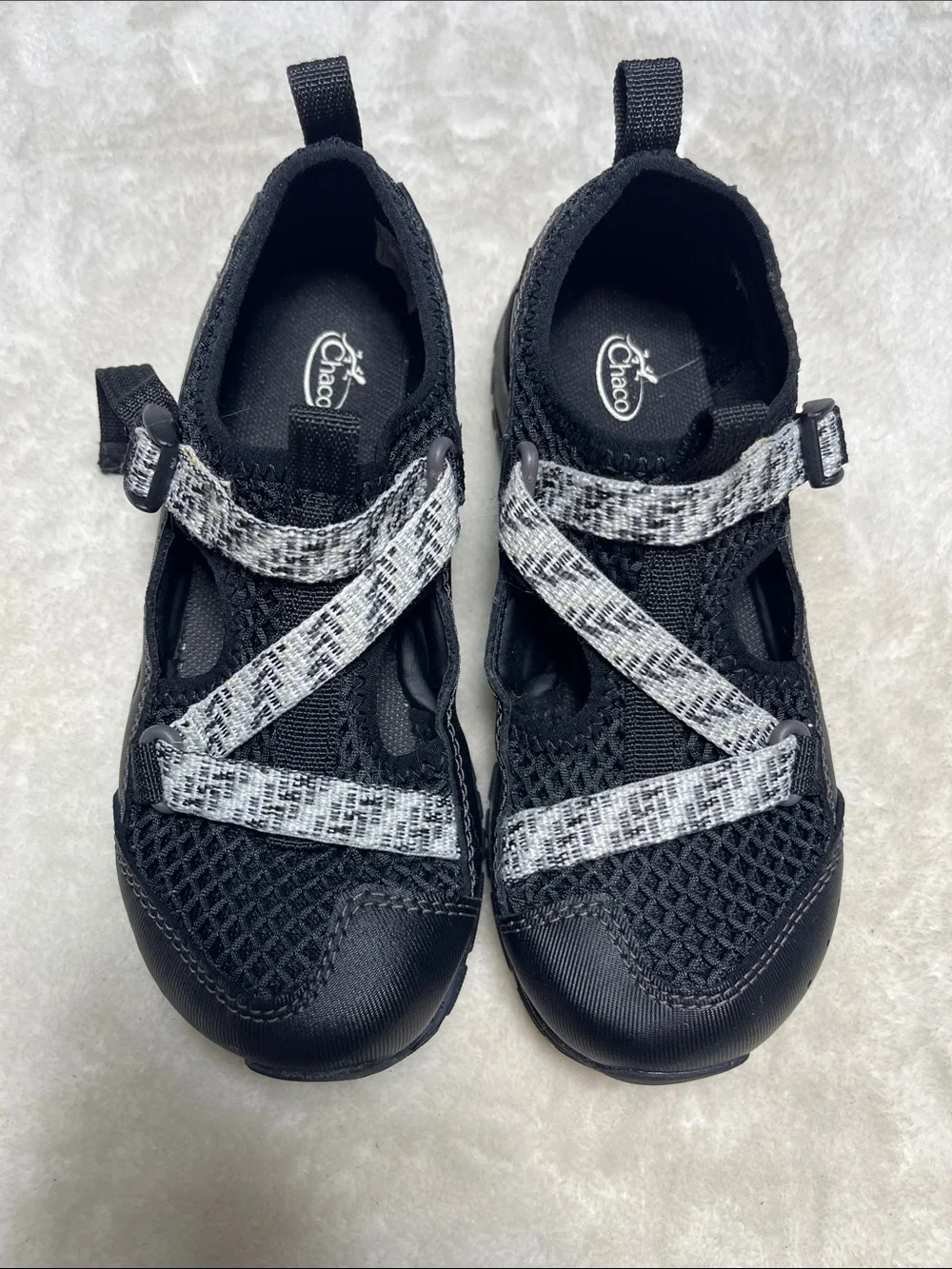 Chaco Kids Black Water Shoes with Gray Patterned Straps Size 1 Junior