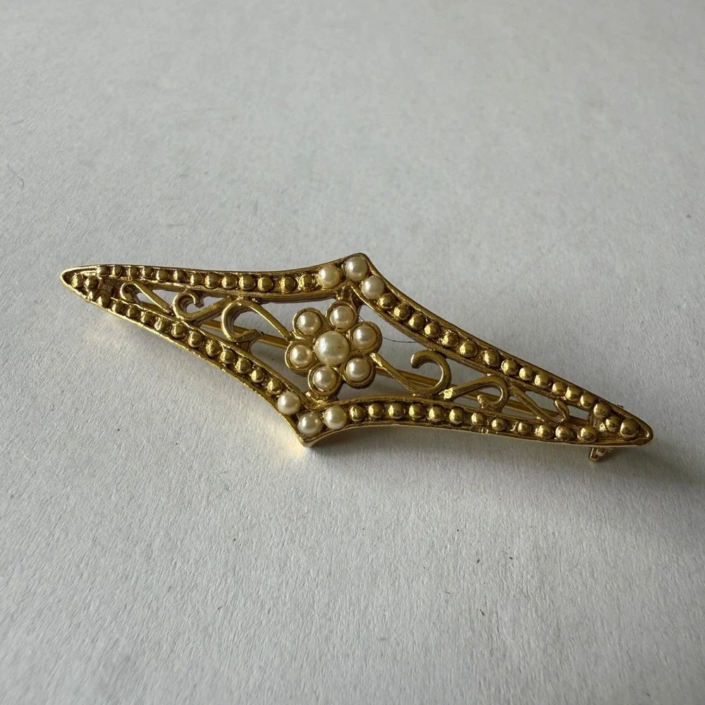Vintage Gold Tone Filigree Bar Brooch Faux Pearl Floral Diamond Shape Pin‎ 2.75