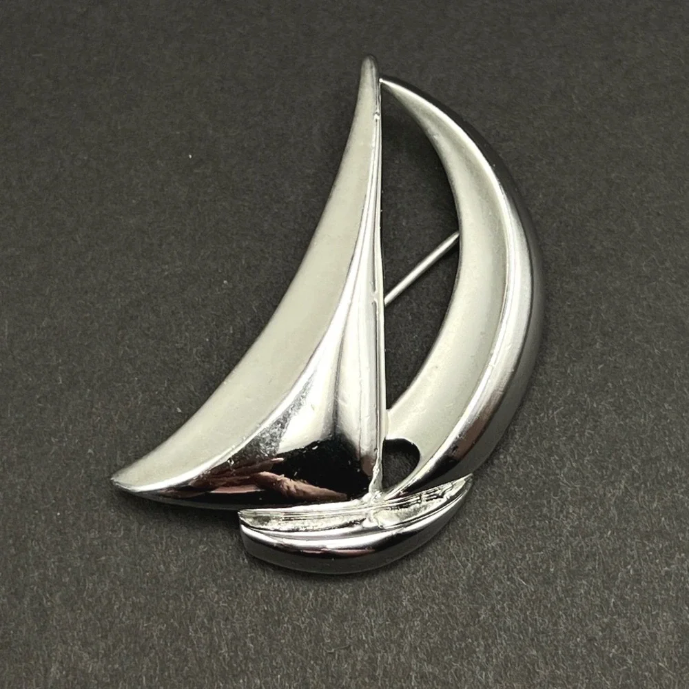 Danecraft vintage brooch