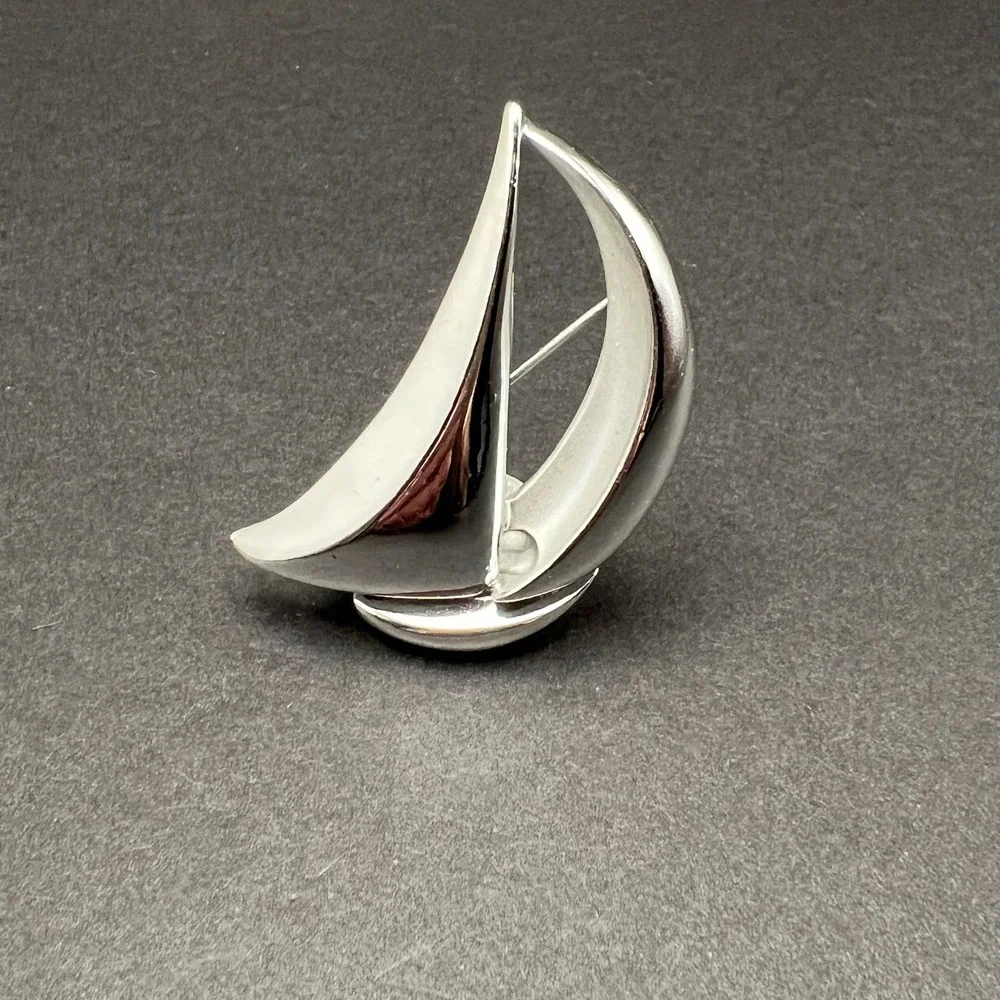 Danecraft vintage brooch