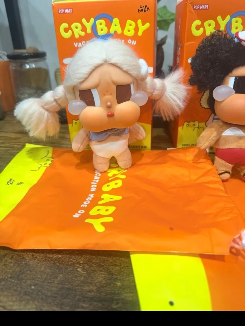POP MART crybaby vacation