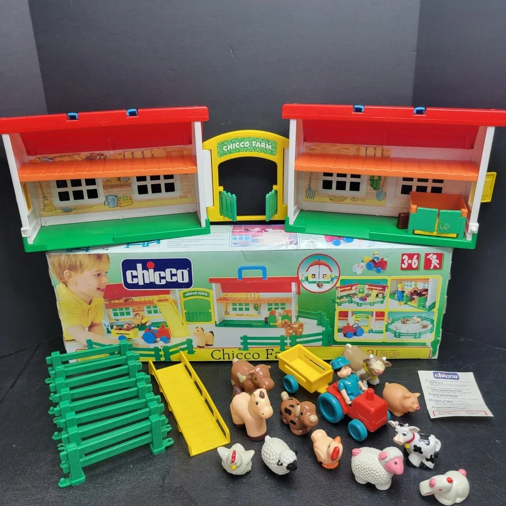 Chicco Farm Vintage Portable Barn Playset 21 Pieces Tractor Animals Figures Box