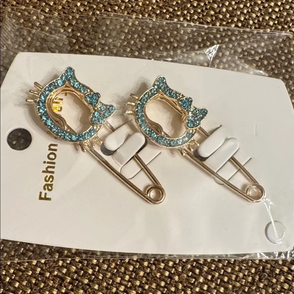3216-Matthew‎ Fun Items-Brooches Aqua rhinestones