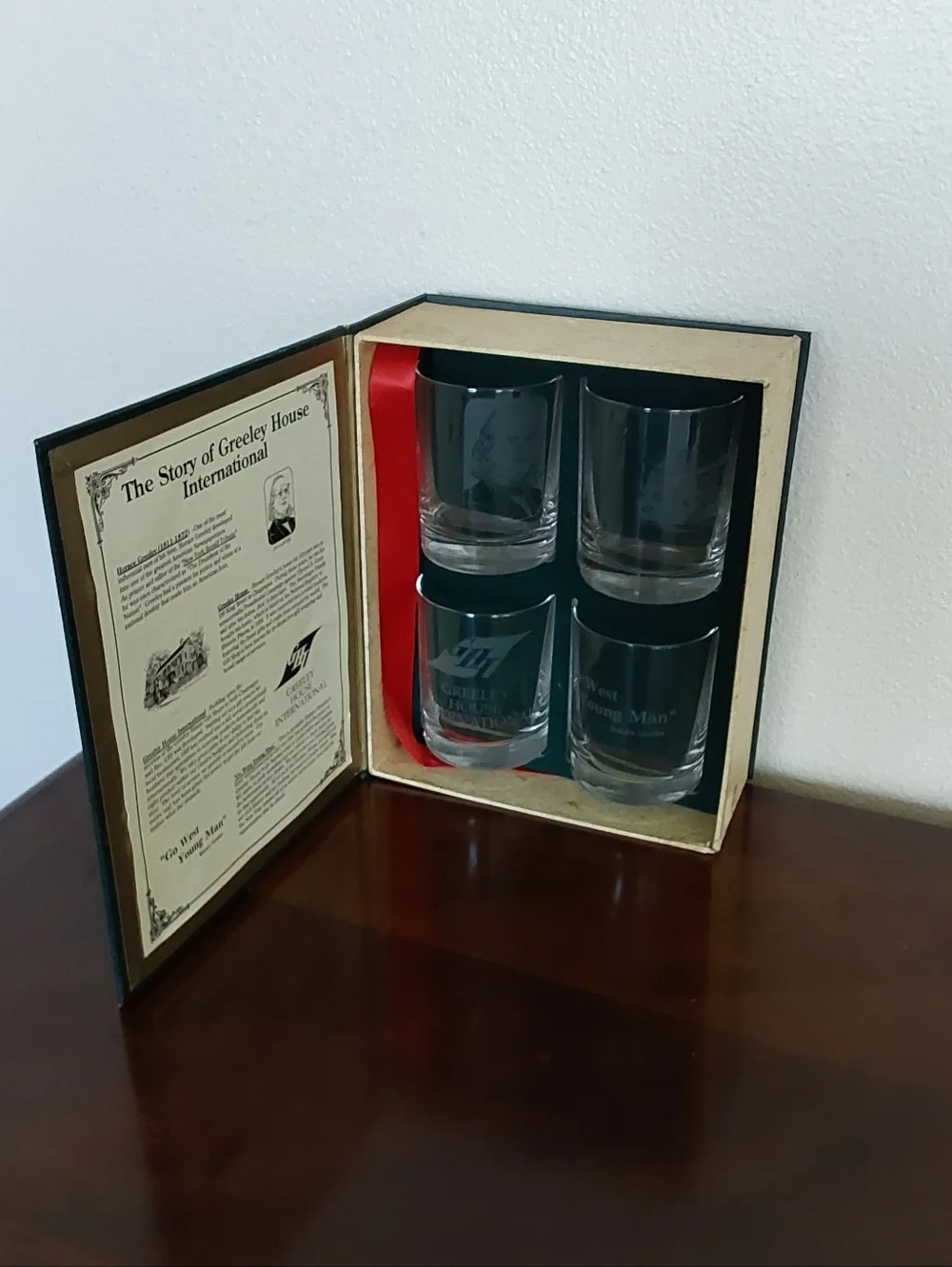 N/A red designs boxed