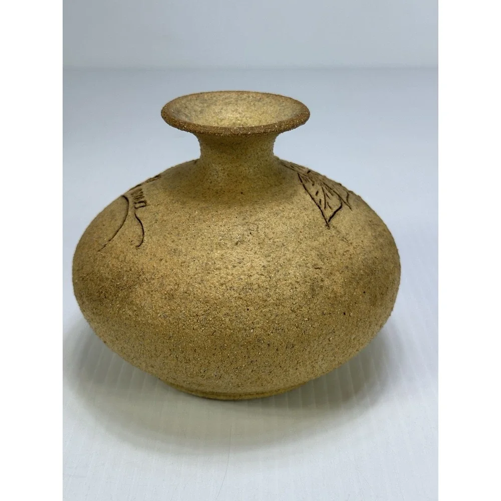 Carmakoma oil pottery cast