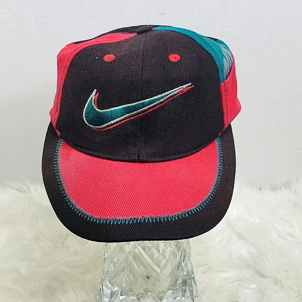 NIKE Red, black, and Green‎ Youth Baseball Hat OS