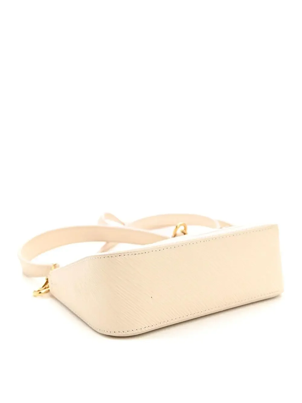 Louis Vuitton indulge elegance