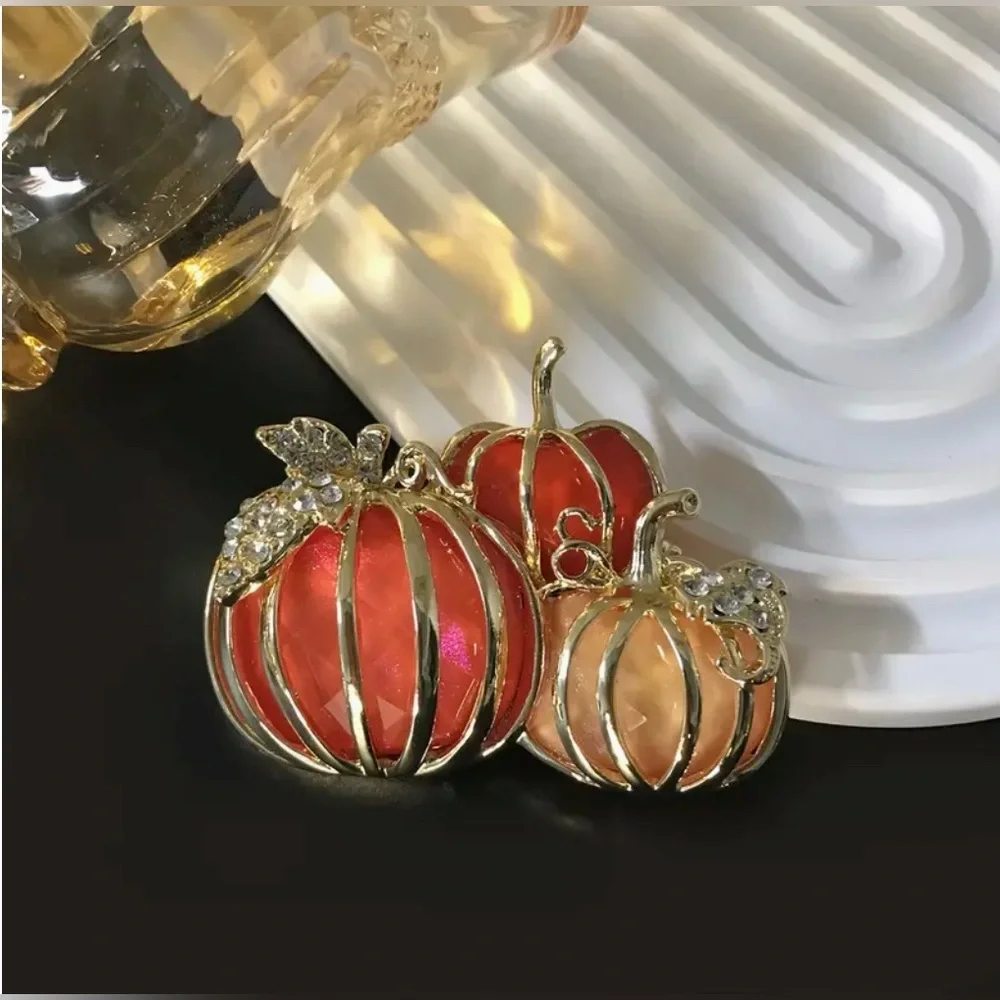 Source Unknown brooch modern