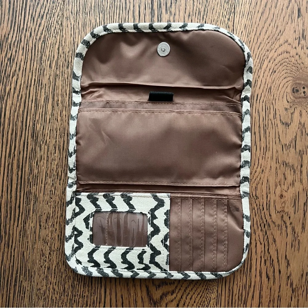 Kavu deal items grayish