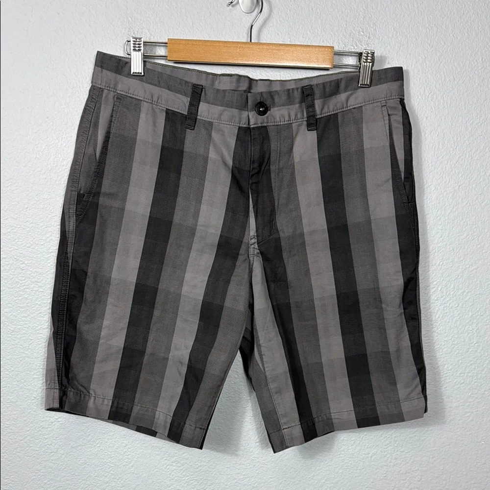The North Face Men's Gray Striped Shorts‎
