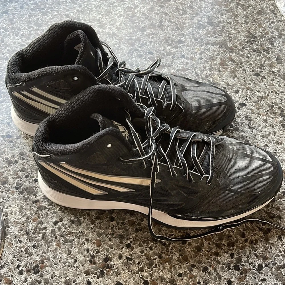 2013 Adidas Mad Basketball Shoes Sz 8.5 Mens Black, gray‎ & White. Worn on court