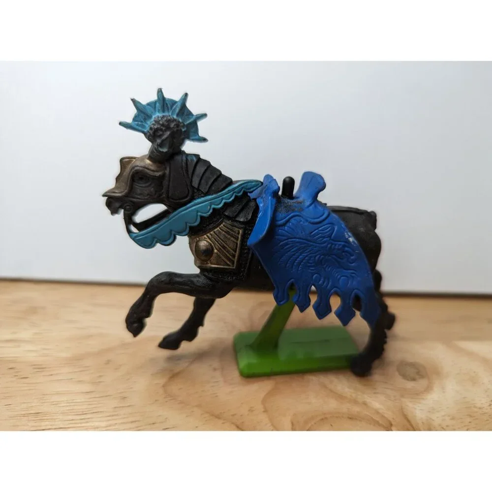 deetail horse stand