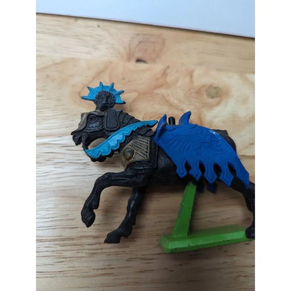 deetail horse stand