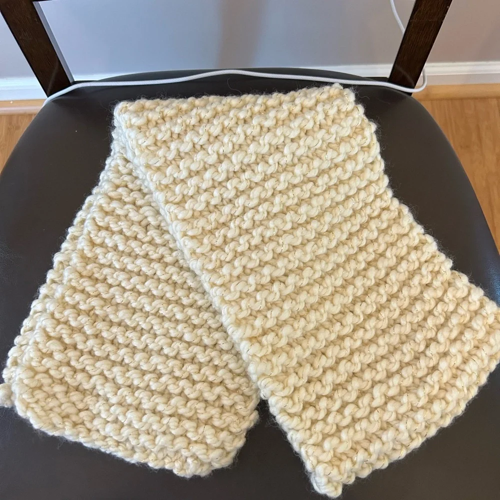Handknit Cream Knit 🧣