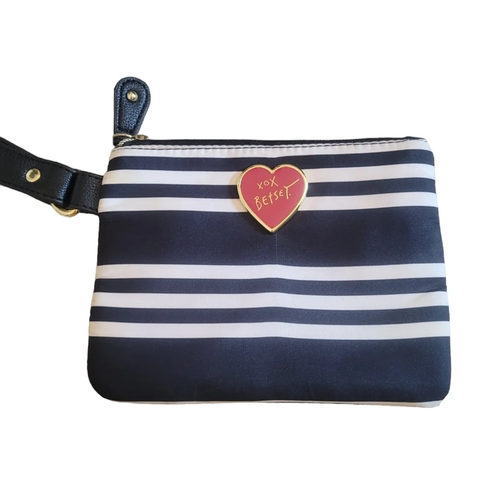 Betsey Johnson excellent pre