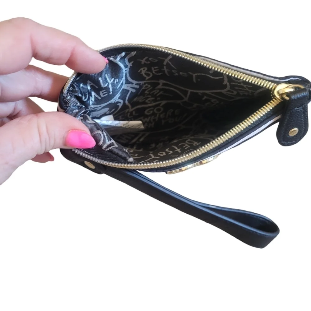 Betsey Johnson excellent pre