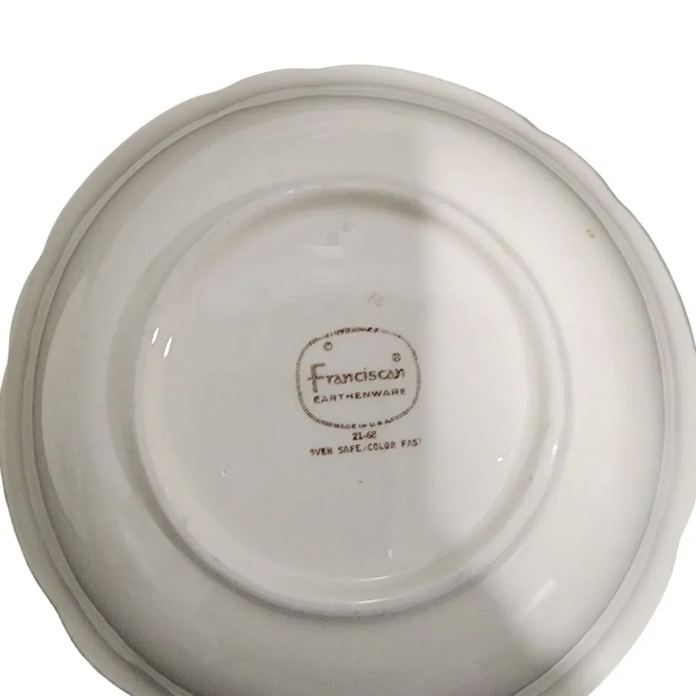 N/A carefully cracks tablescapes