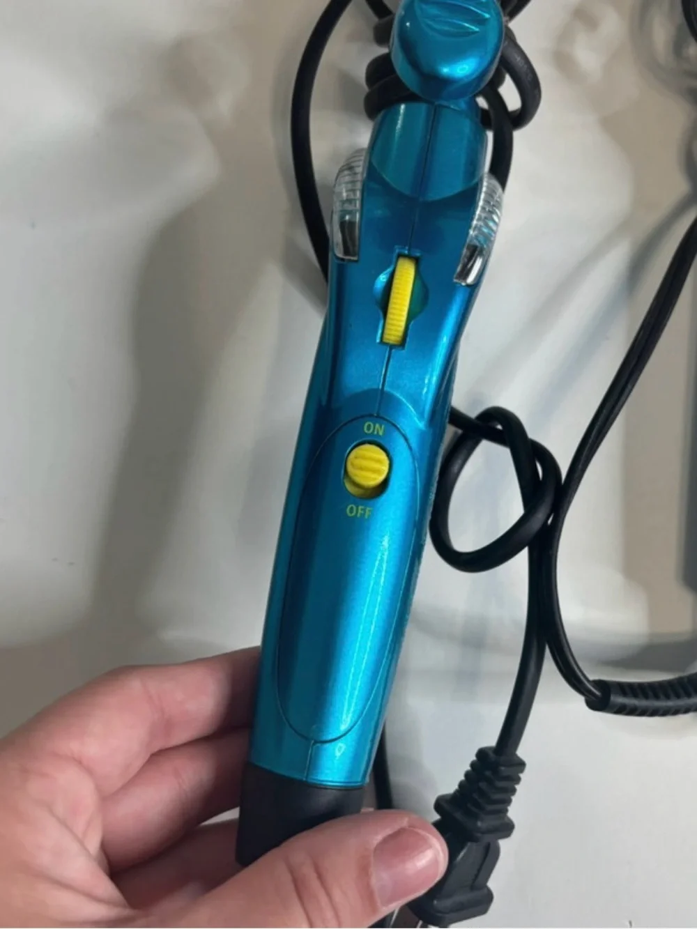 Bundle Bedhead Tigi Curling Iron & Vivitar Curling Wand
