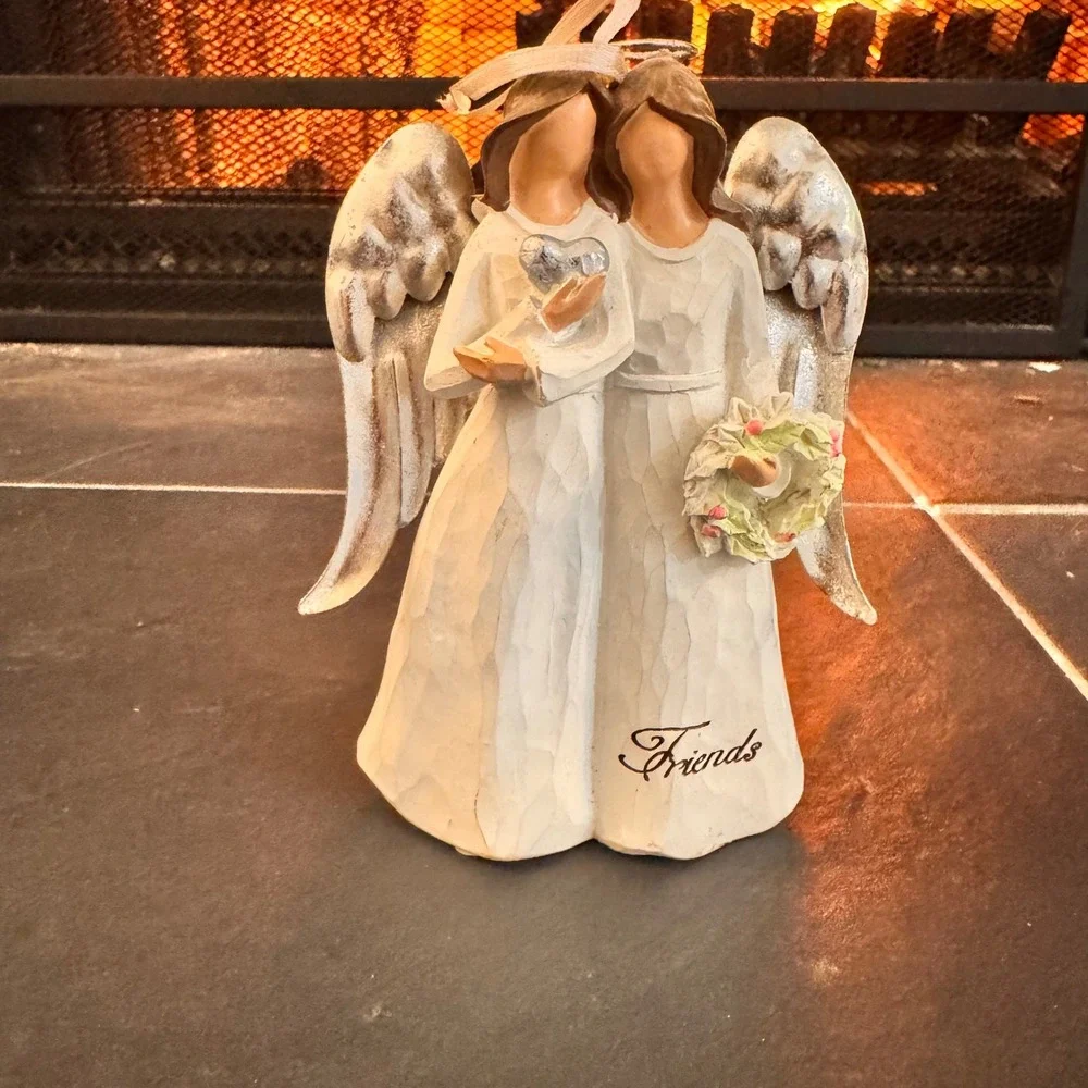 St Nicholas‎ Square Angel Figurine Ornament Friends Holding Heart Wreath Gift