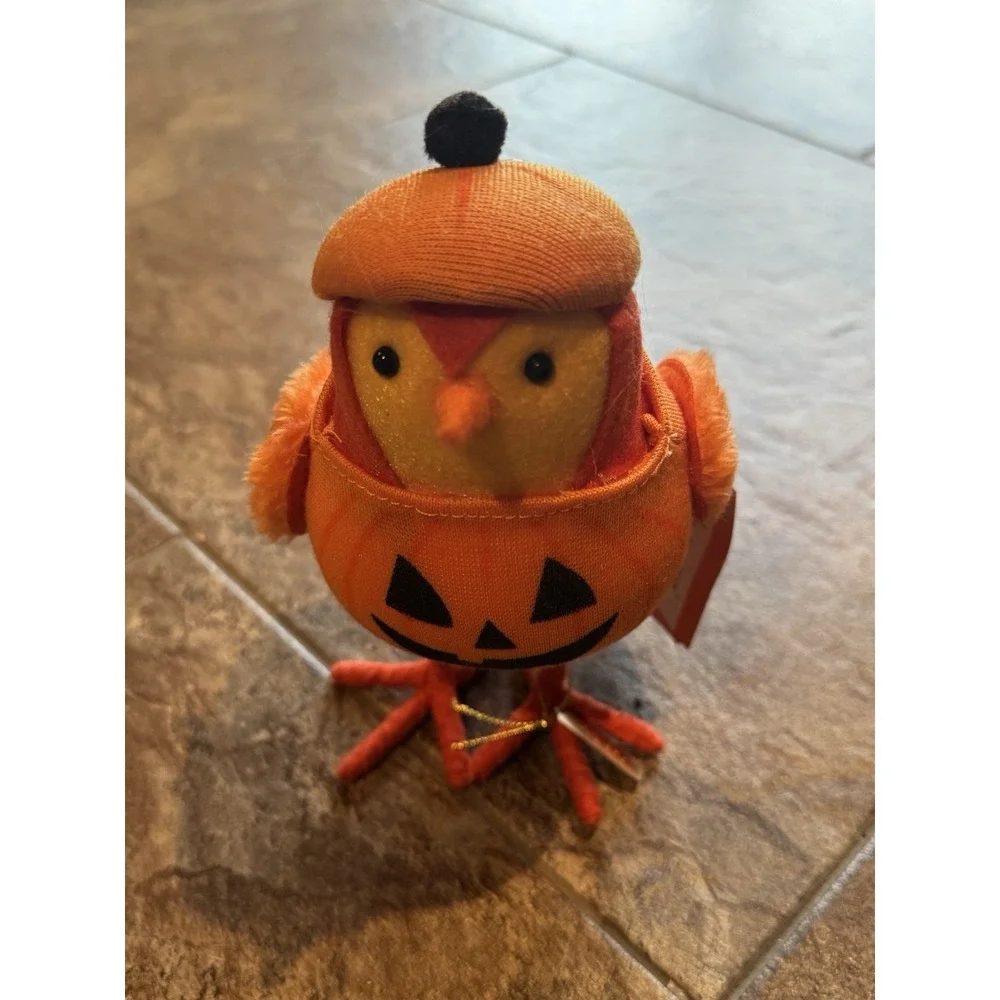 Target Hyde‎ & Eek Featherly Friends Bird Gourdo Pumpkin Halloween 2022 Spritz