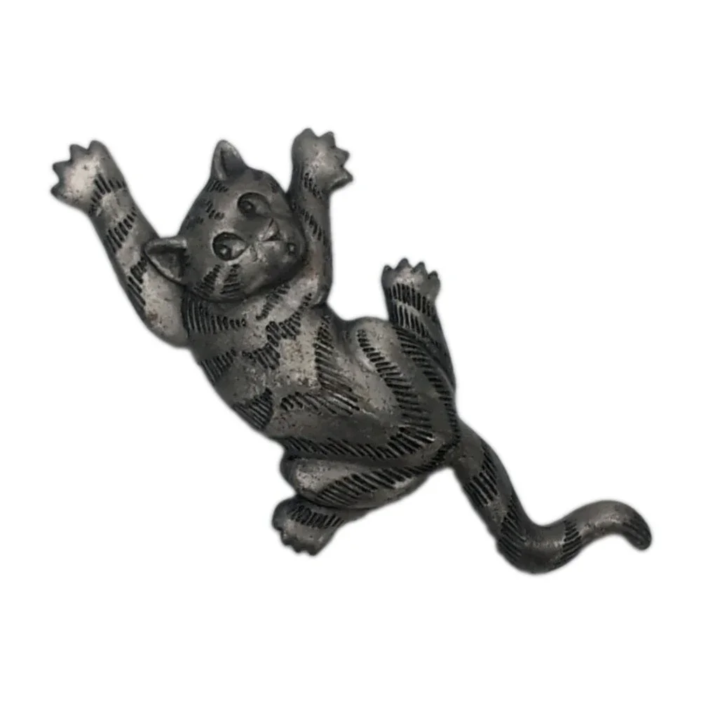 1988 JJ Vintage Silver Tone Surpriseed Climbing Cat Brooch Pin Figural Jewelry