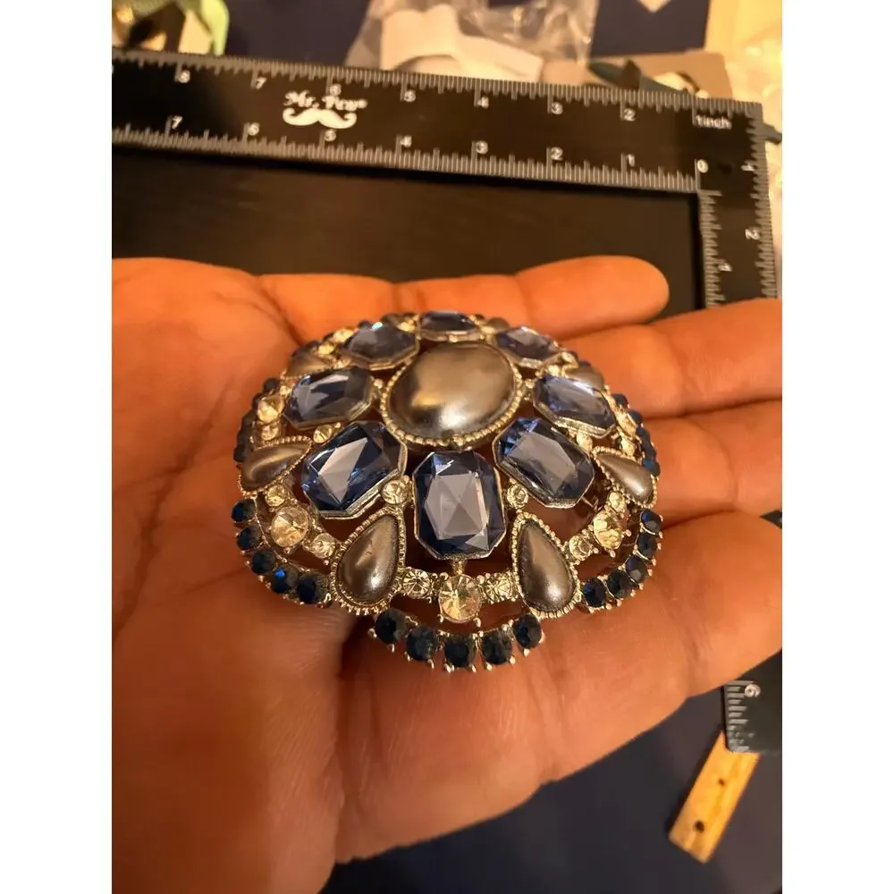 Monet vintage brooch