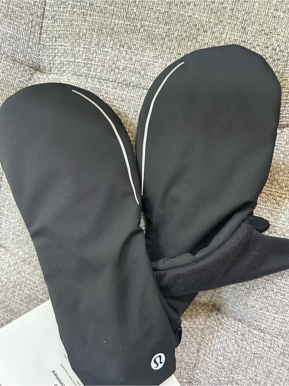 lululemon athletica nwt mitten