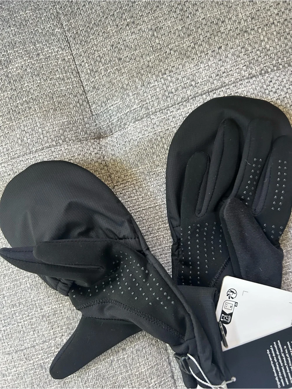 lululemon athletica nwt mitten