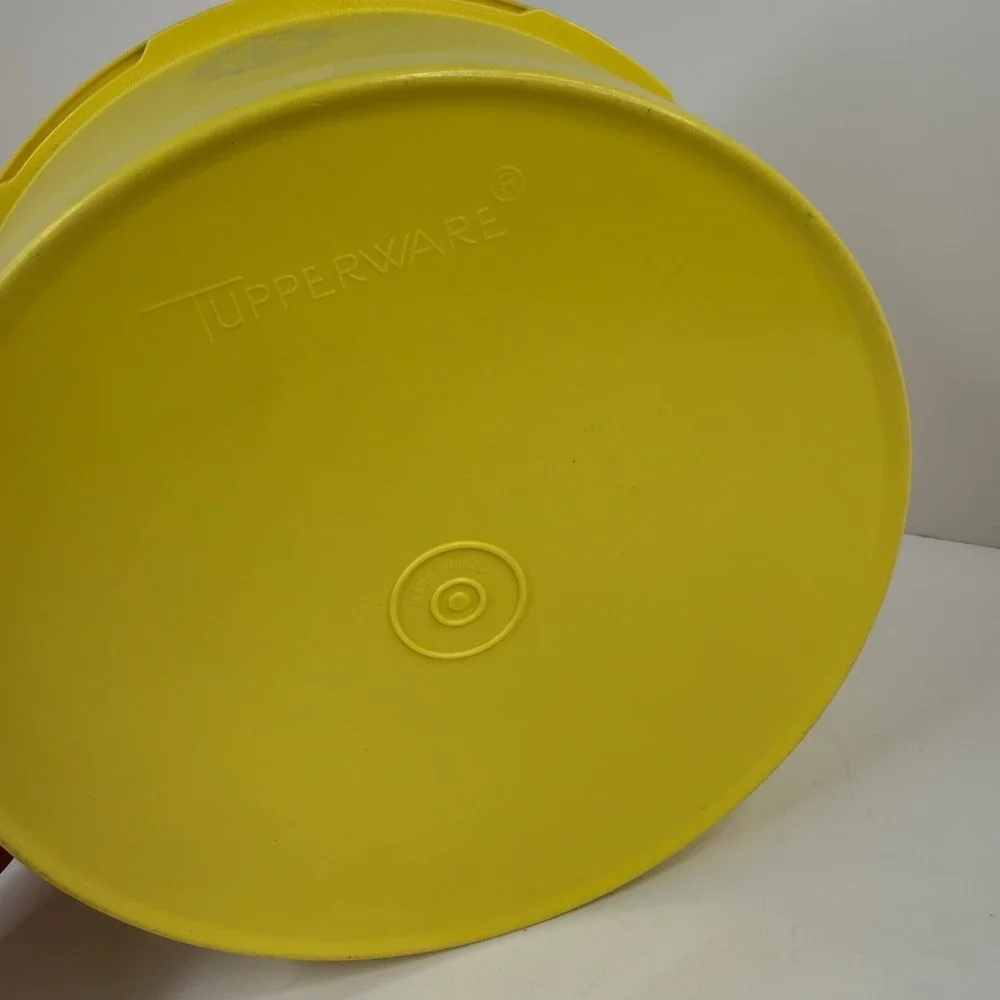 Tupperware vintage servalier