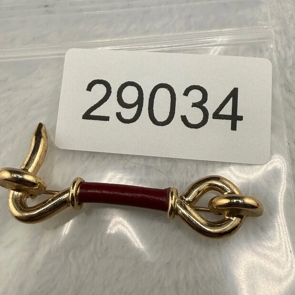 Estate **noticeable metal