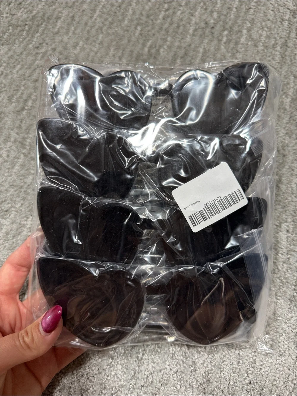 7 black & 1 white heart sunglasses (Pack of 8)