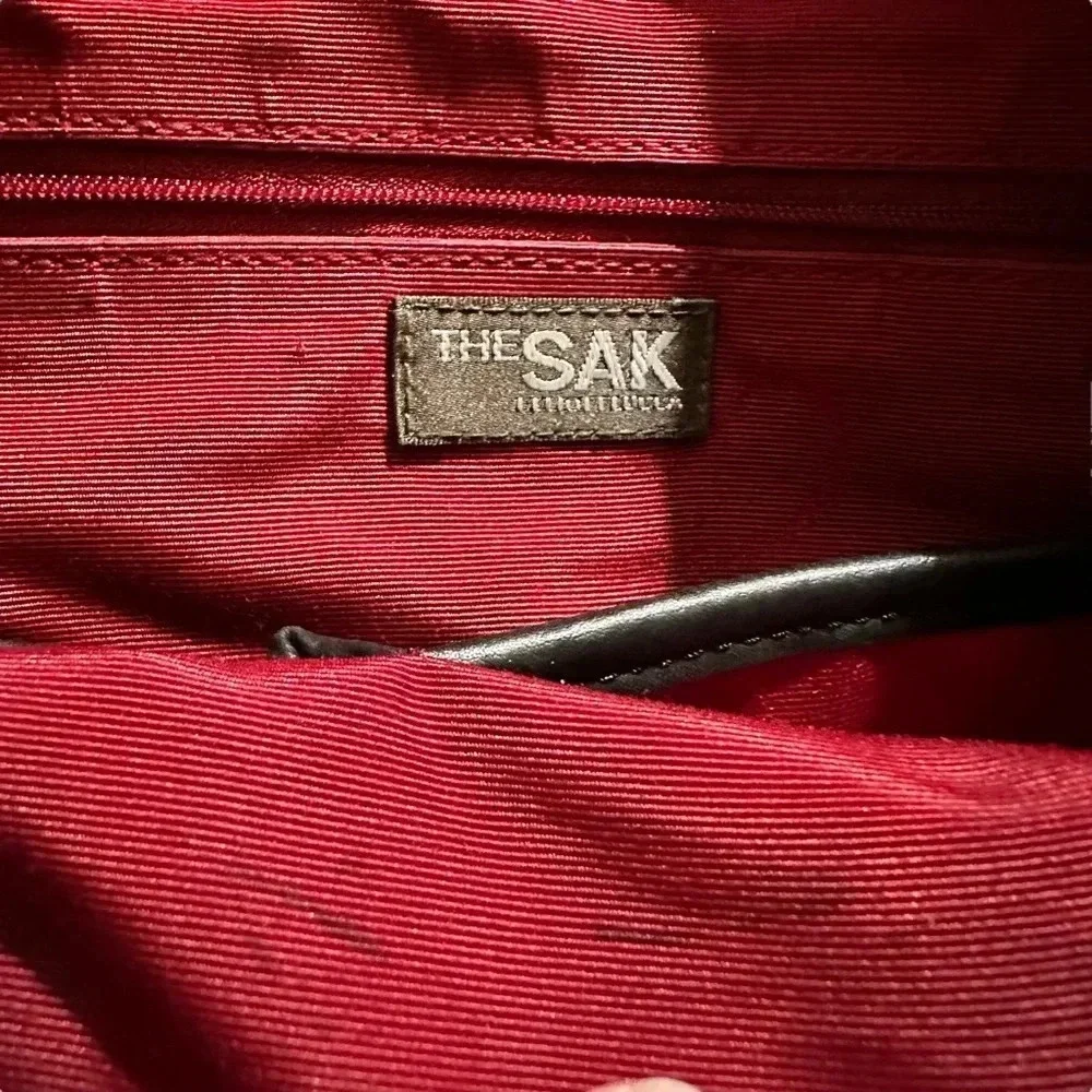 The Sak sak shoulder