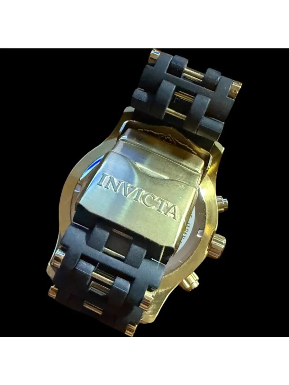 Invicta display deep captivating