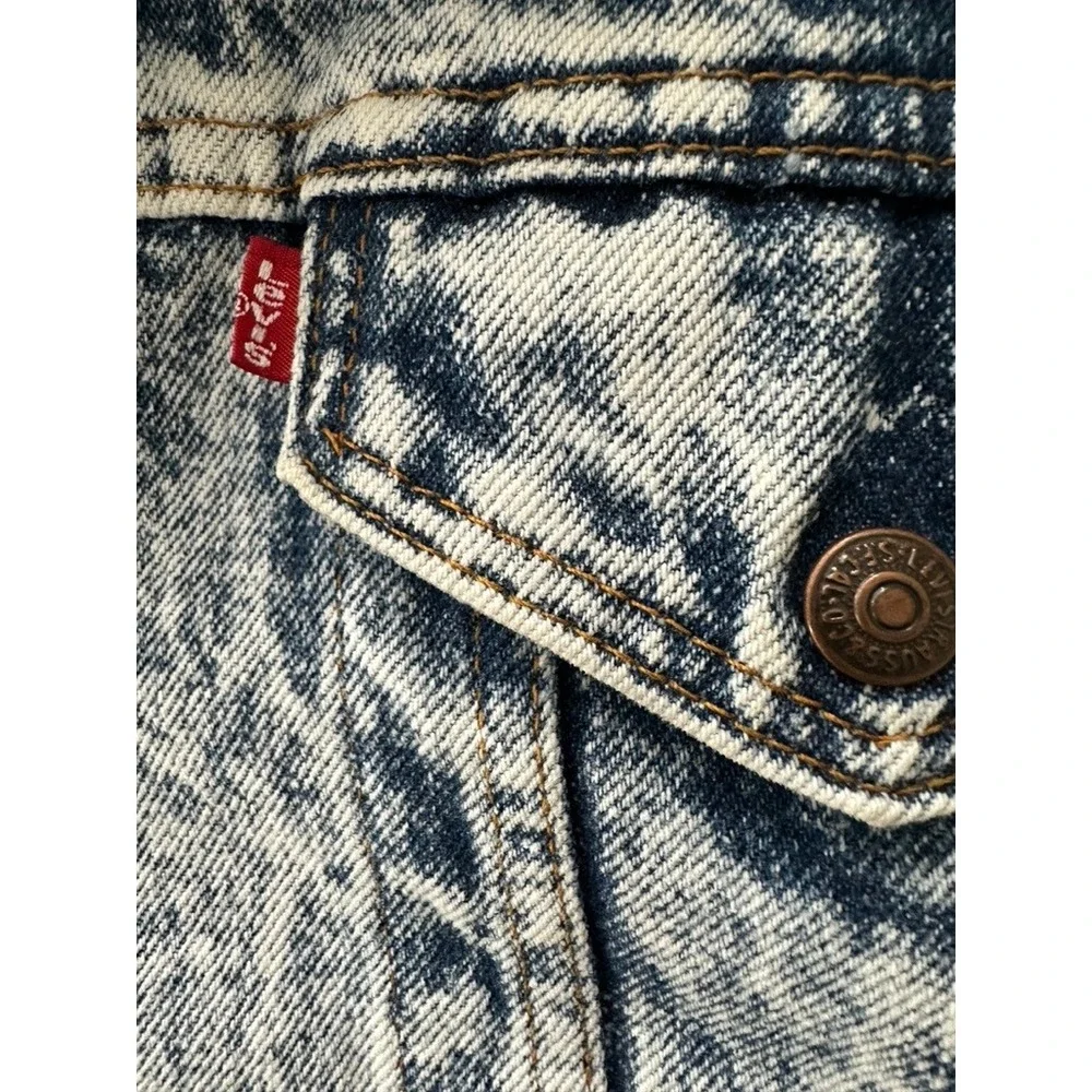 Levis measurements chest