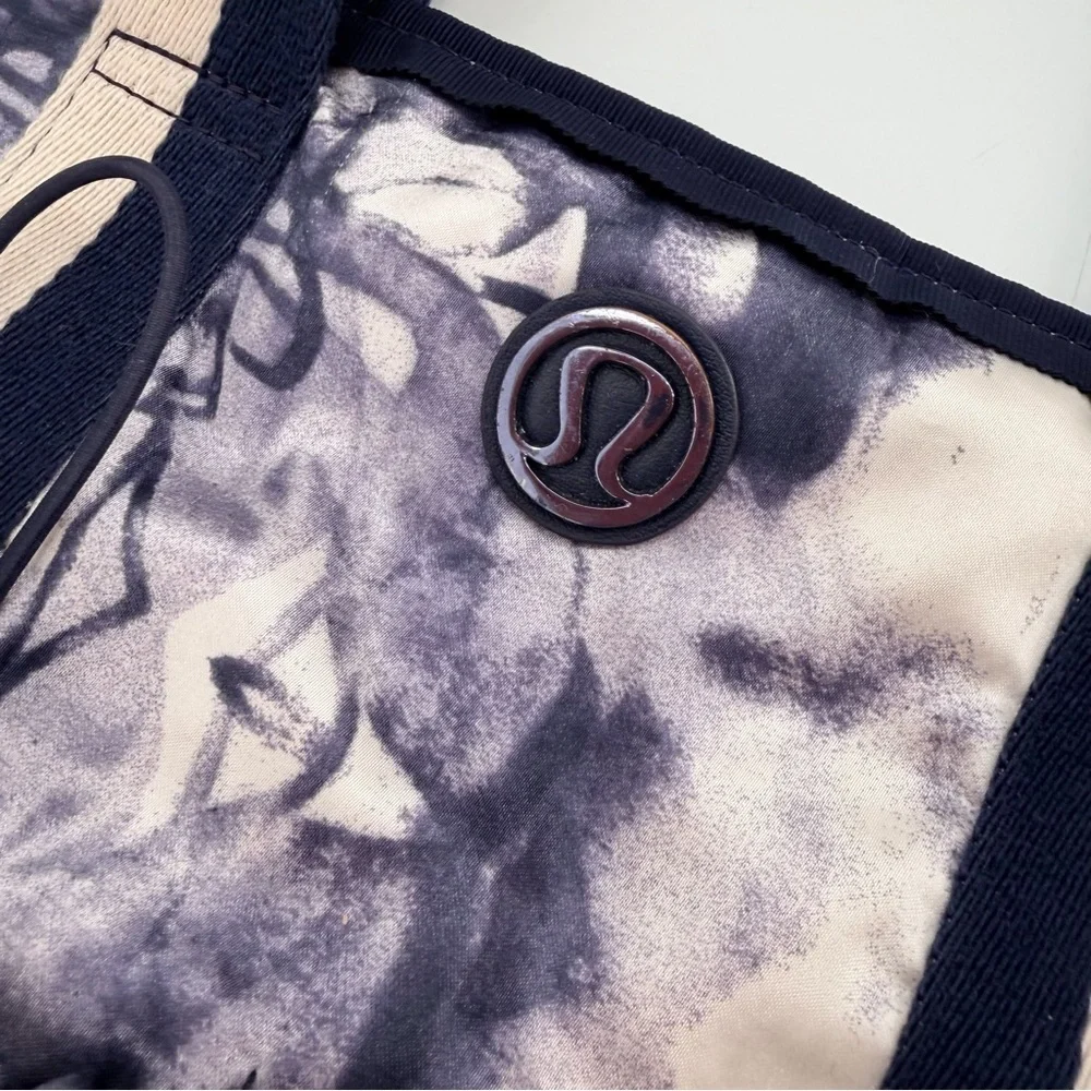 lululemon athletica shows couple