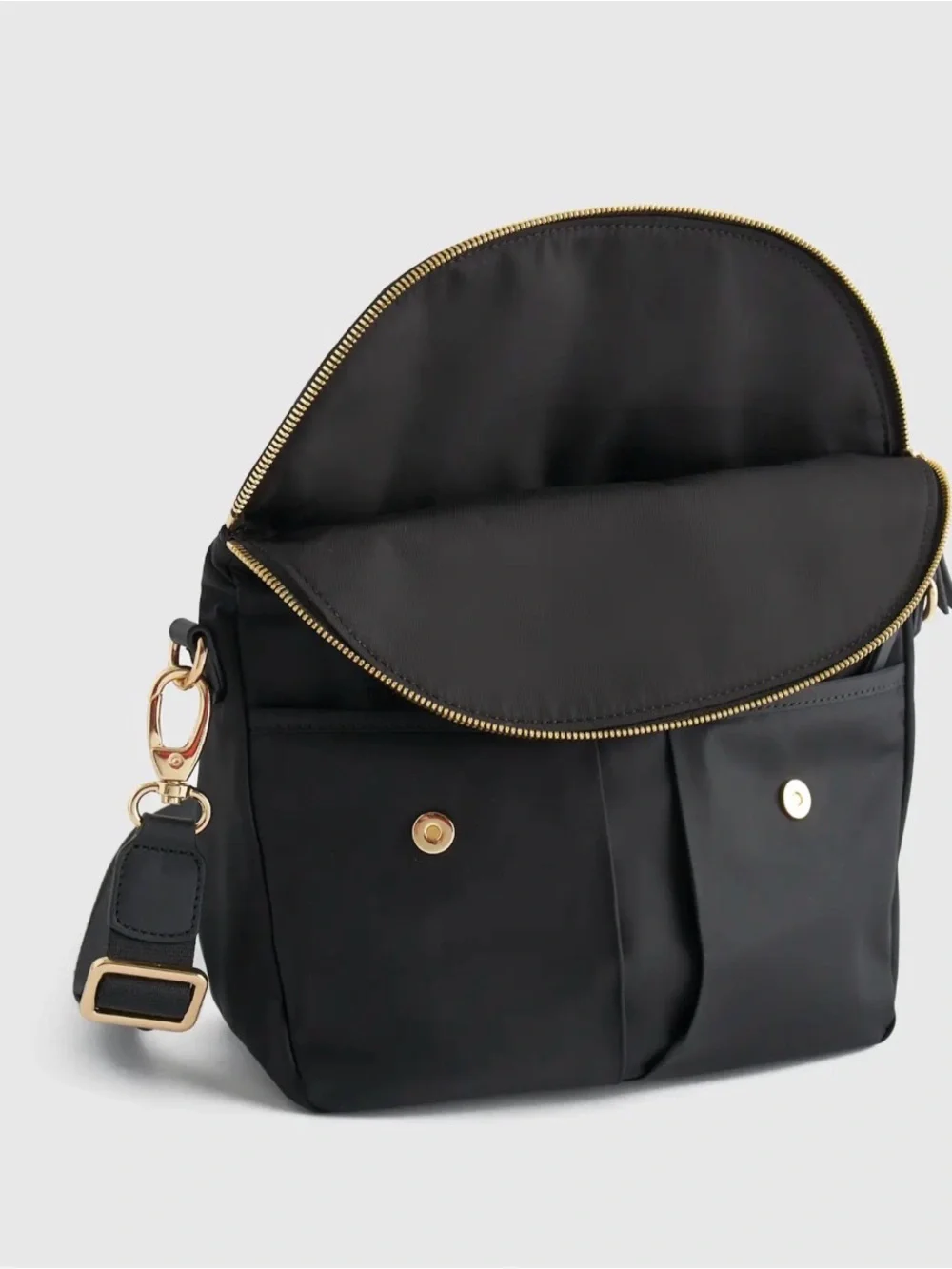 Quince sleek black