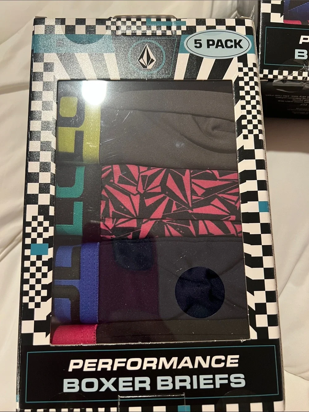 Volcom 90% polyester