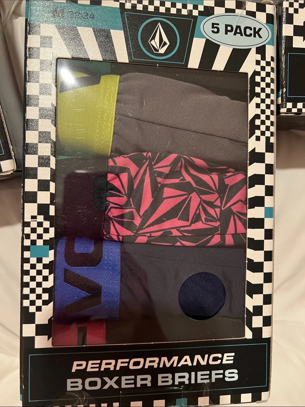 Volcom 90% polyester