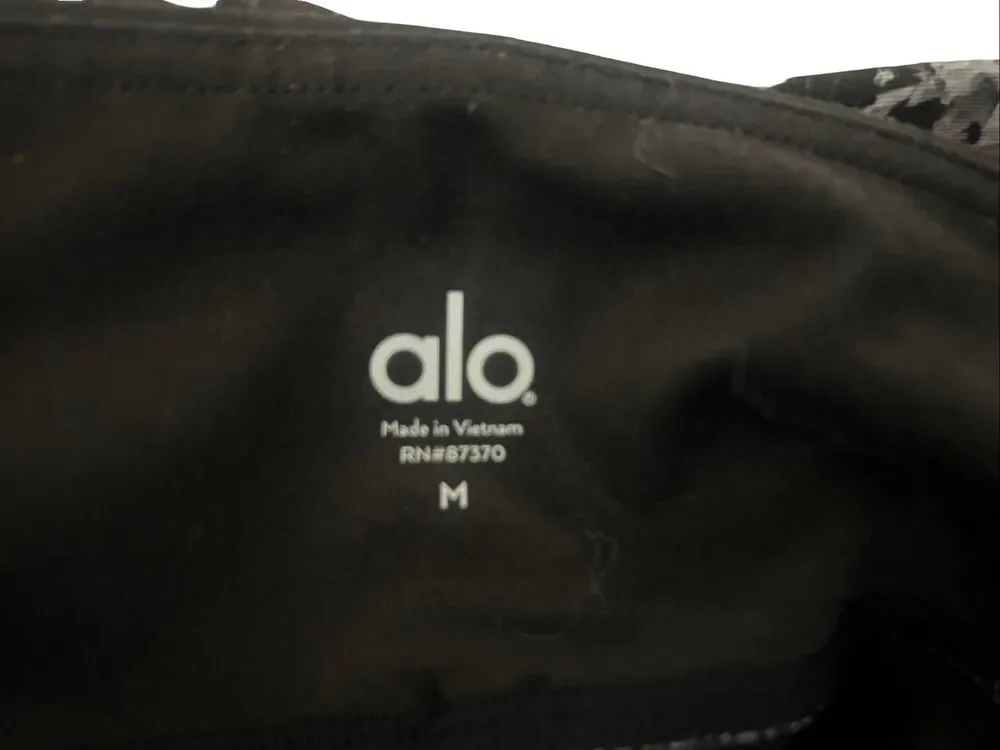 ALO Yoga highly detailed