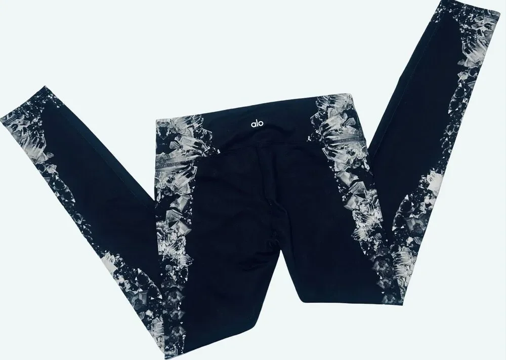 ALO Yoga highly detailed