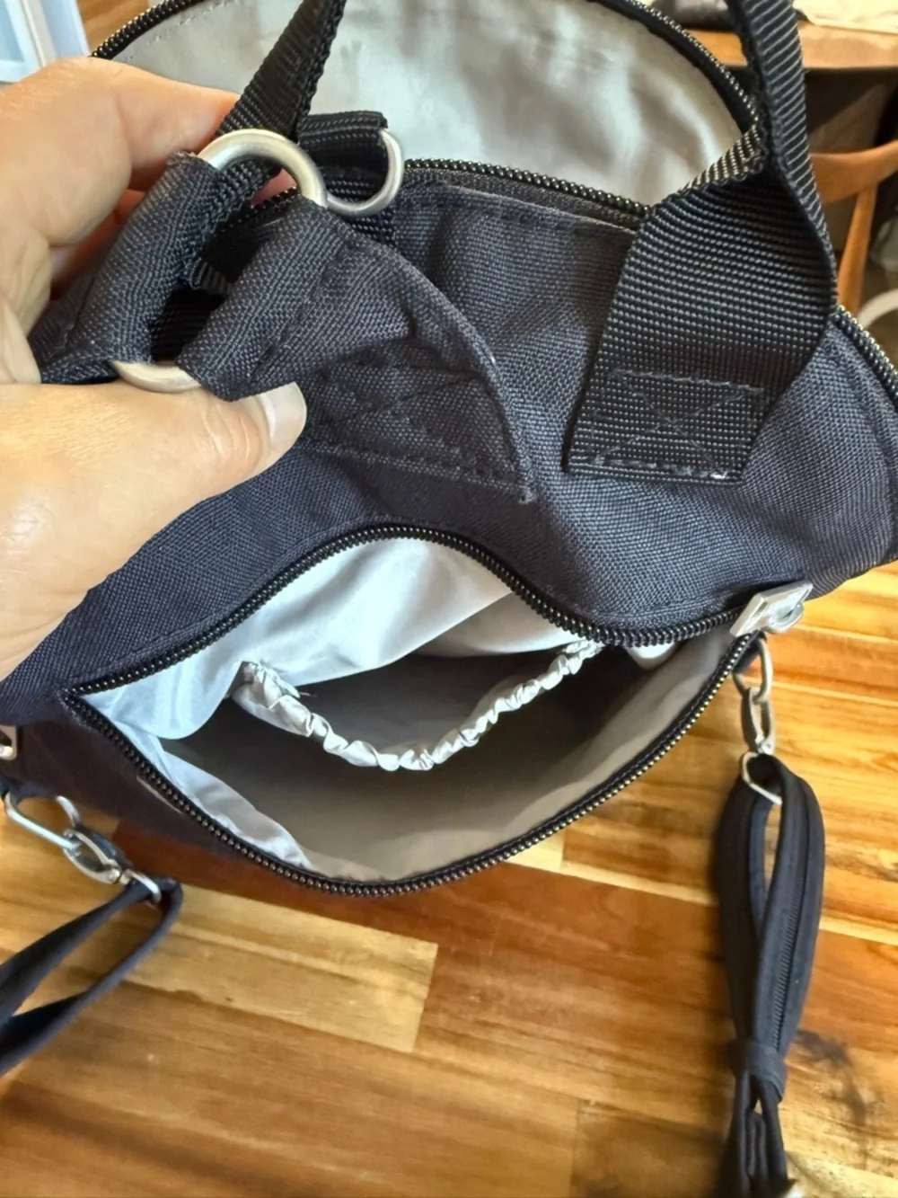 Baggallini it shoulder gray