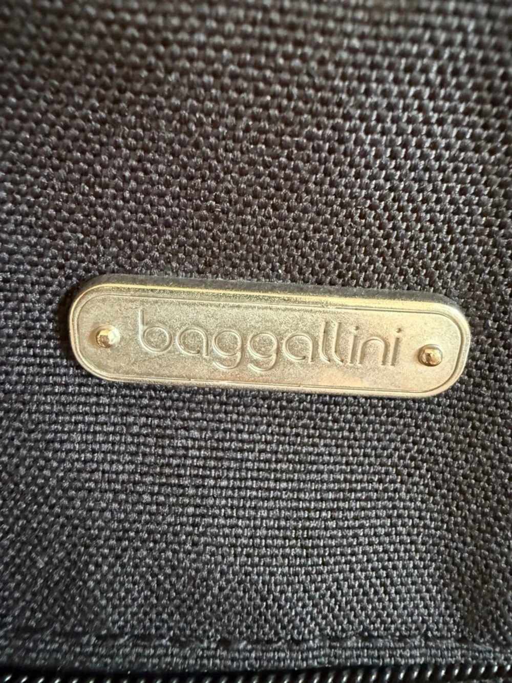 Baggallini black top