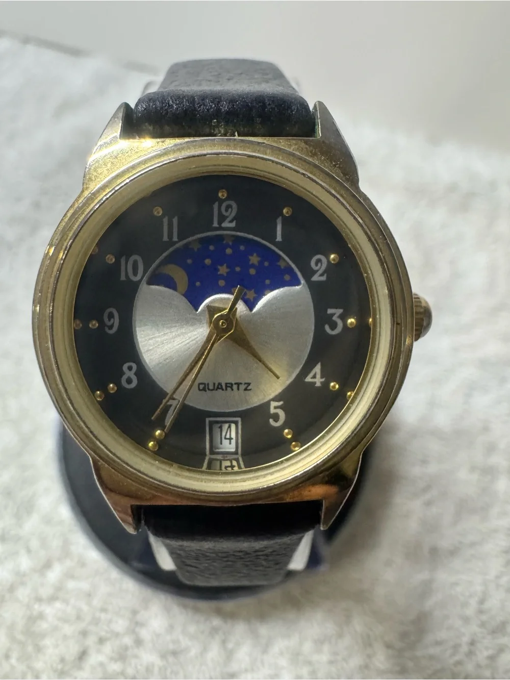 N/A elegant gold