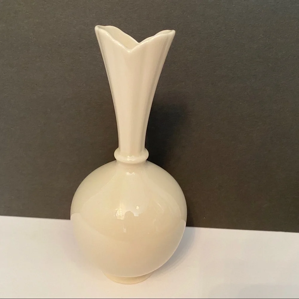 LENOX VASE BUD ROUND CREAM 8” VINTAGE HOME ACCENT