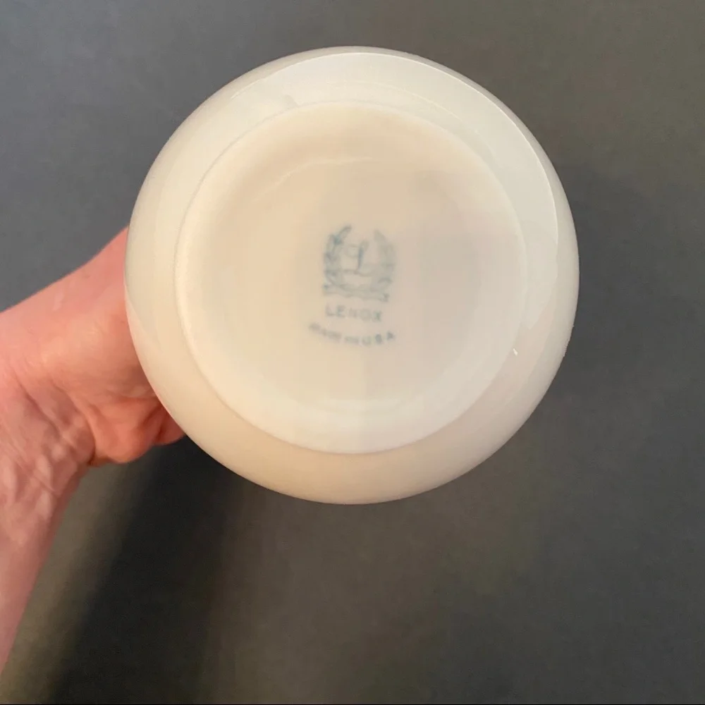 Lenox vase round