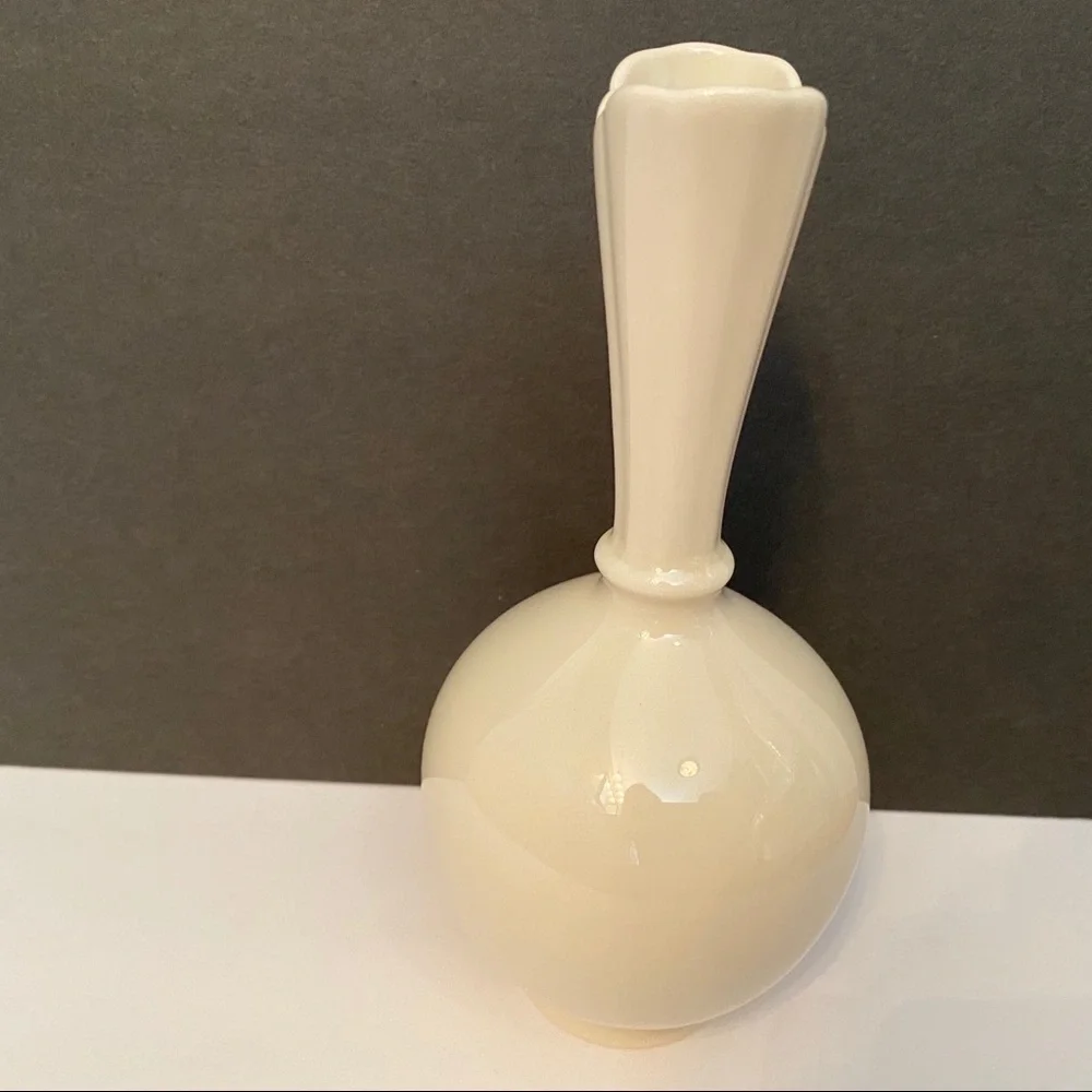 Lenox vase round