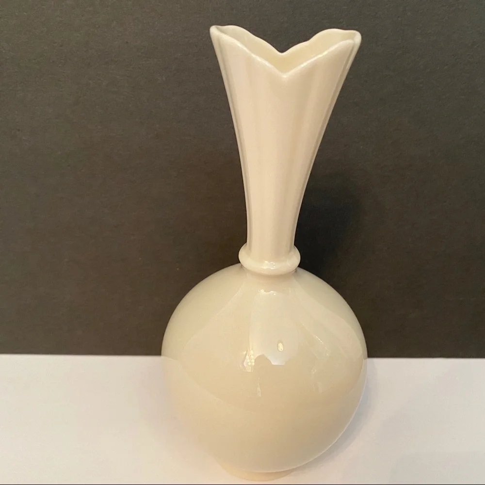 Lenox vase round