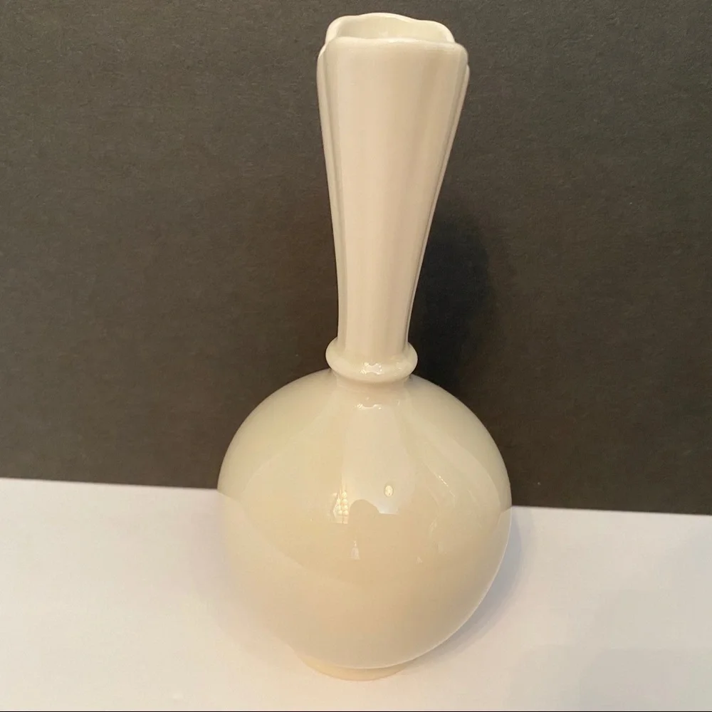 Lenox vase round