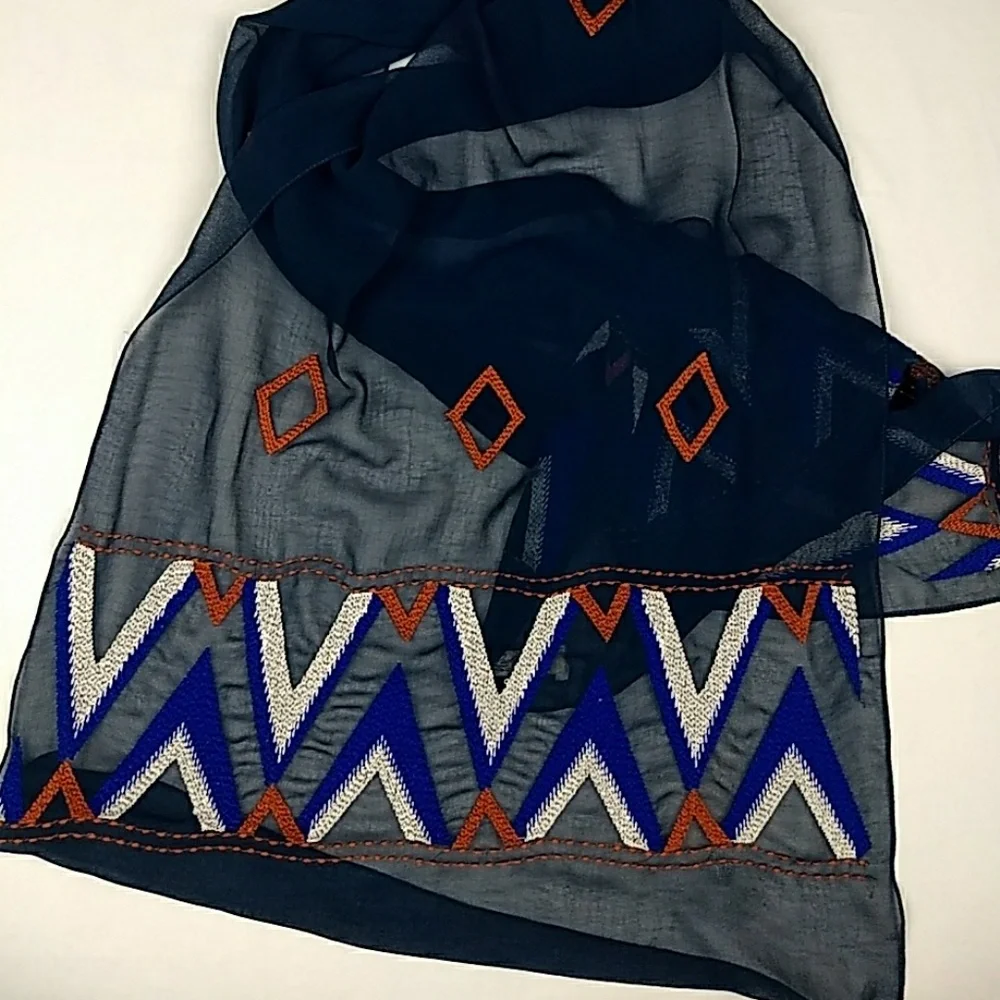 Lucky Brand scarf details