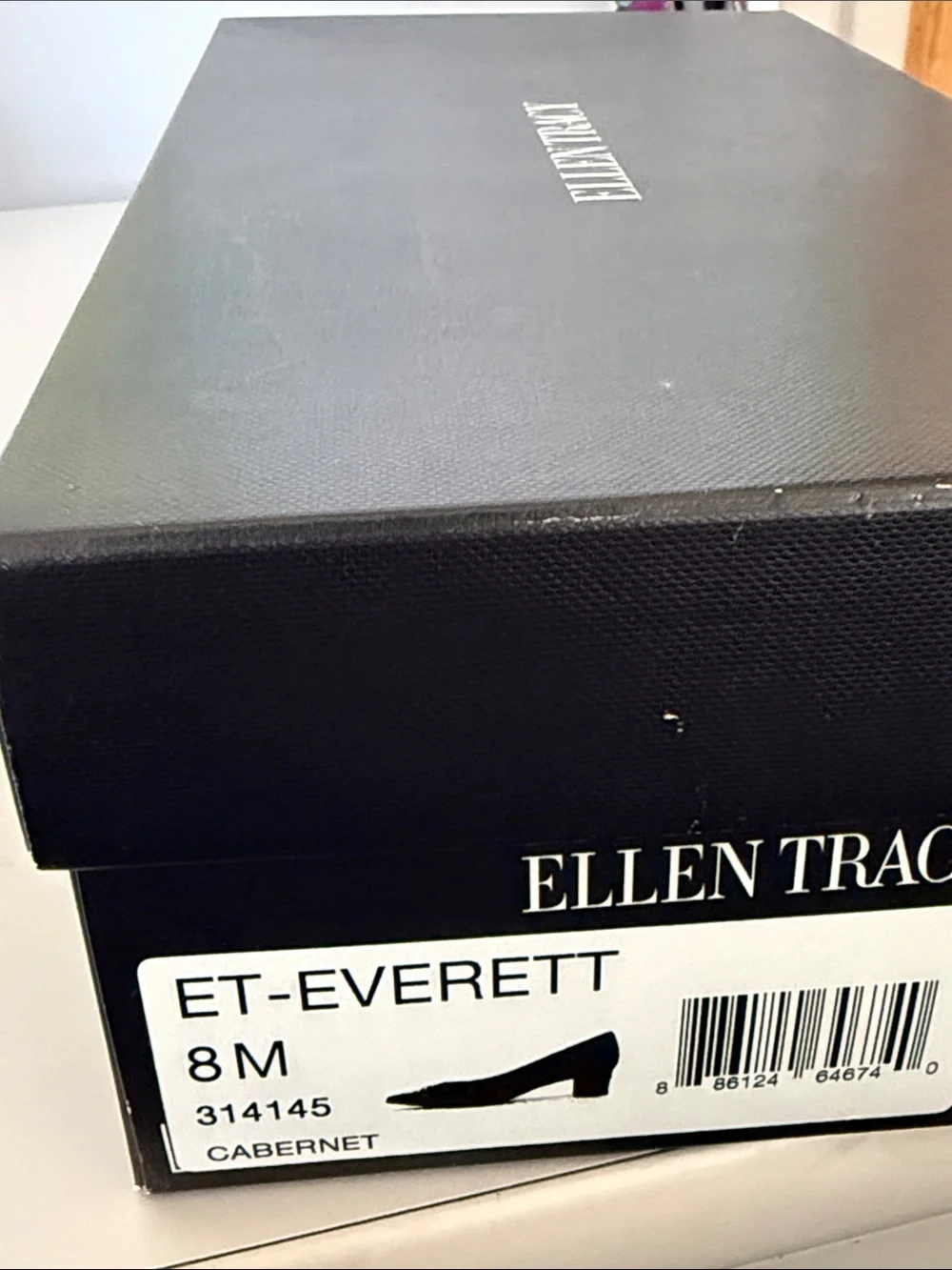 Ellen Tracy elegant pointed